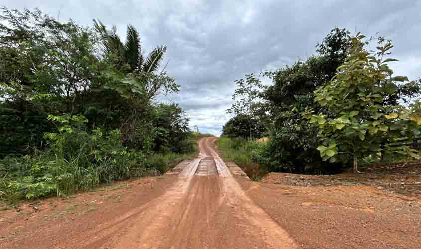 Prefeitura de Porto Velho intensifica recuperação de estradas no distrito