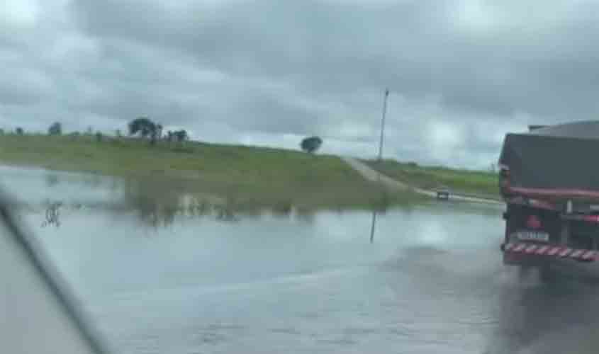 Cheia do rio Madeira mantém BR-425 interditada e comunidades isoladas em Rondônia