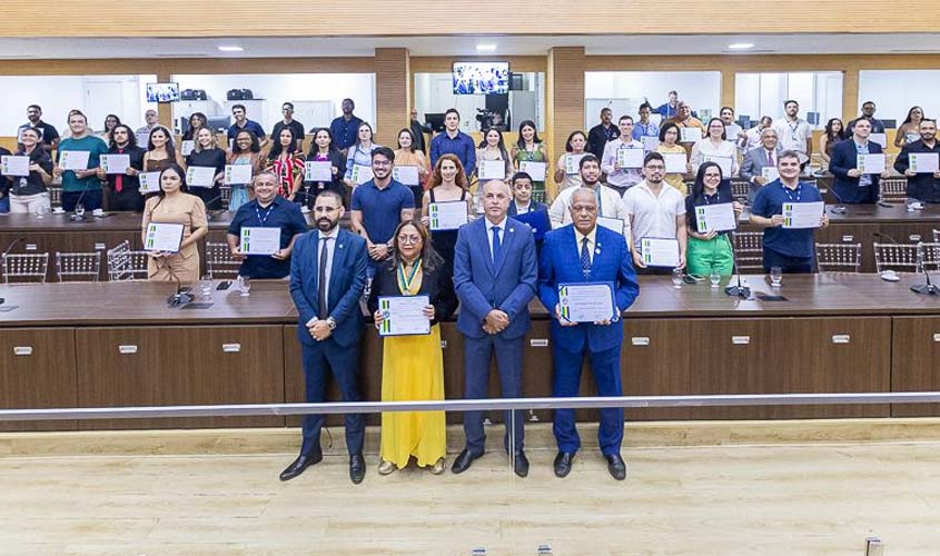 Sessão solene de Ismael Crispin homenageia servidores da CGE-RO