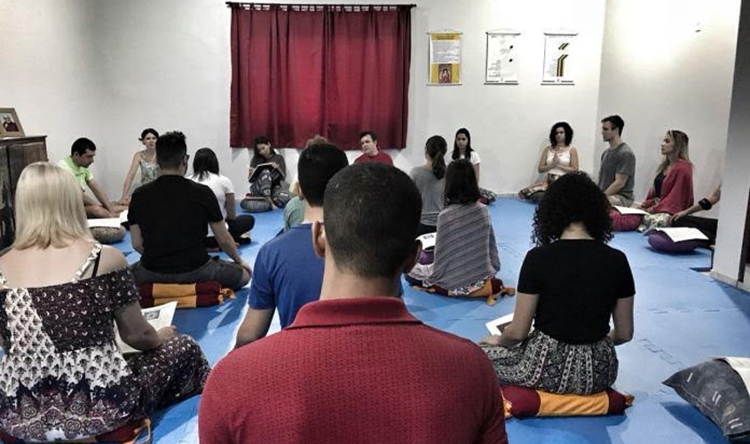 Centro Budista de PVH, em novo endereço, oferece yoga e meditação à população