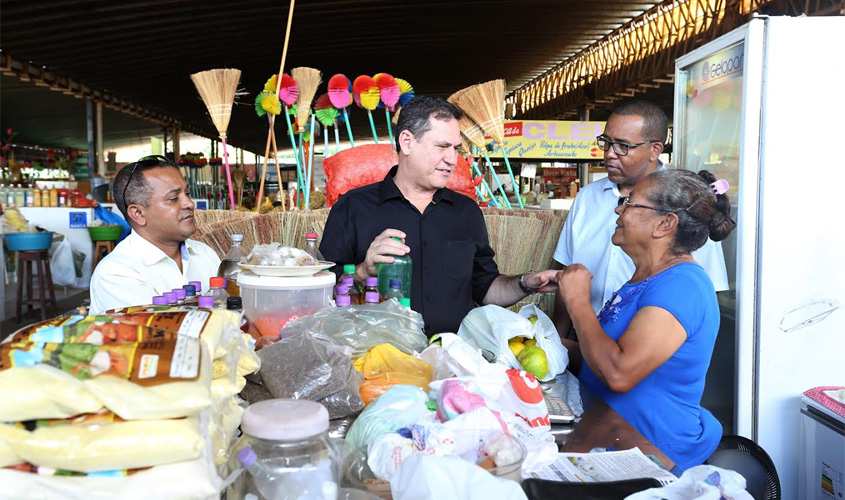 Maurão visita Feira do Produtor em Ariquemes, que será reformada com emenda de R$ 1 milhão  