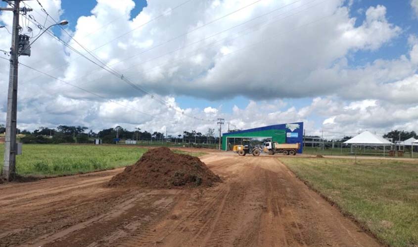 Equipes trabalham na finalização dos serviços de infraestrutura para a 11ª Rondônia Rural Show