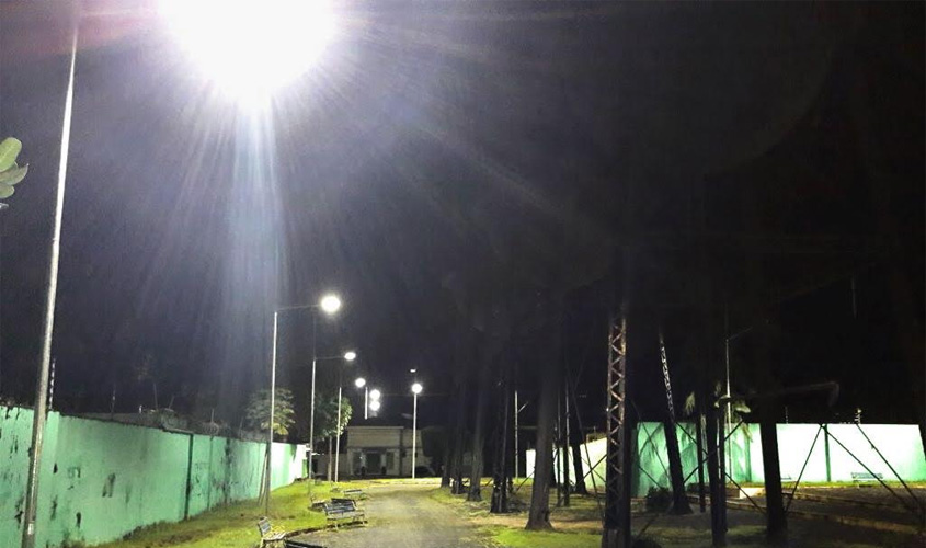 Praça das Três Caixas d’Água é iluminada com lâmpadas de Led