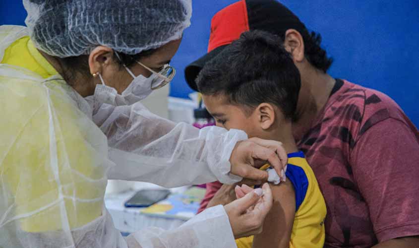 Vacinação infantil é levada a escolas municipais de Porto Velho