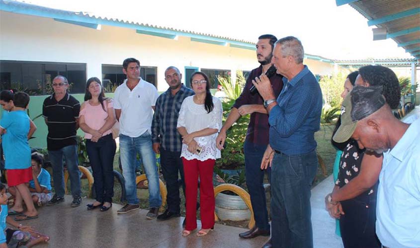 Deputado Adelino participa de assinatura de ordem de serviço e entrega de equipamentos em Escolas 