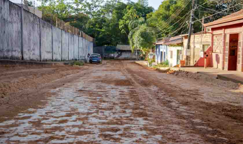 Moradores do bairro Costa e Silva comemoram a chegada de obras de infraestrutura nas ruas