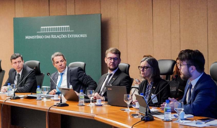 Ponte binacional reúne análises técnicas no Palácio do Itamaraty