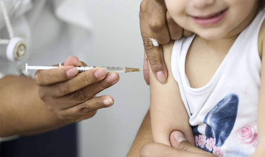 Sarampo: ministério recomenda vacinação de crianças que vão viajar
