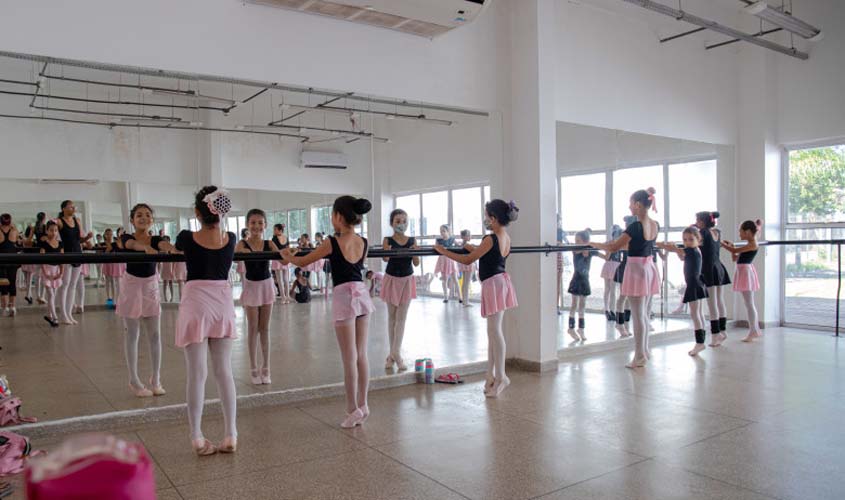 Aulas de ballet contemplam 220 crianças e jovens, gratuitamente