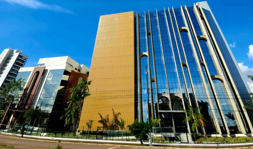 TCE aponta deterioração fiscal e identifica 13 irregularidades nas contas do governo Marcos Rocha