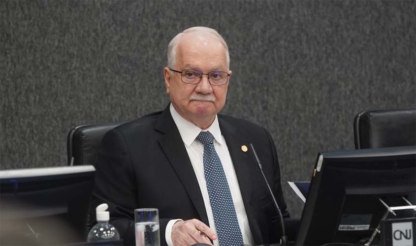 Fachin aguarda ministros antes de decidir sobre crise