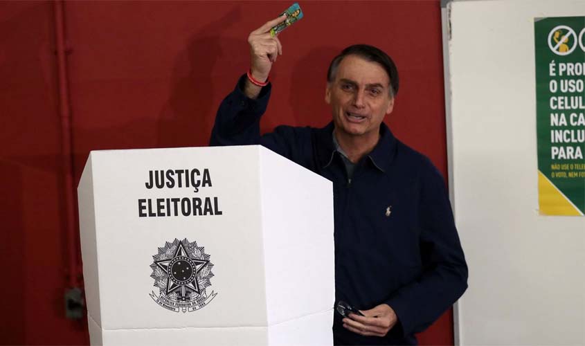 Com segurança reforçada, Bolsonaro vota no Rio