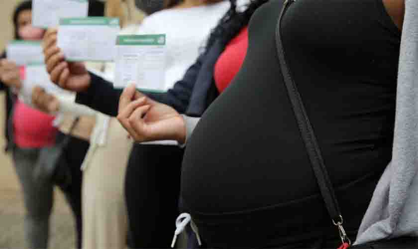 Câmara aprova retorno de gestantes vacinadas ao trabalho presencial 