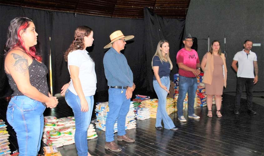 Parceria entre Prefeitura e Circo Kroner arrecada 1400 kg de alimentos