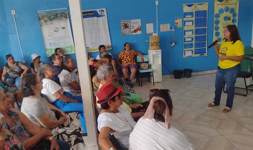 Encontro com idosos tem dança, conversa e alegria