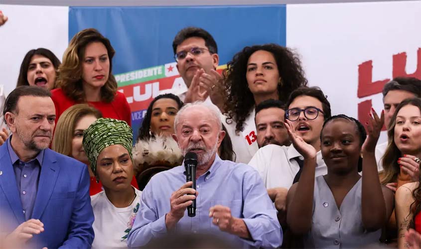 Lula cobra Flávio Bolsonaro por apoio ao fim da escala 6x1