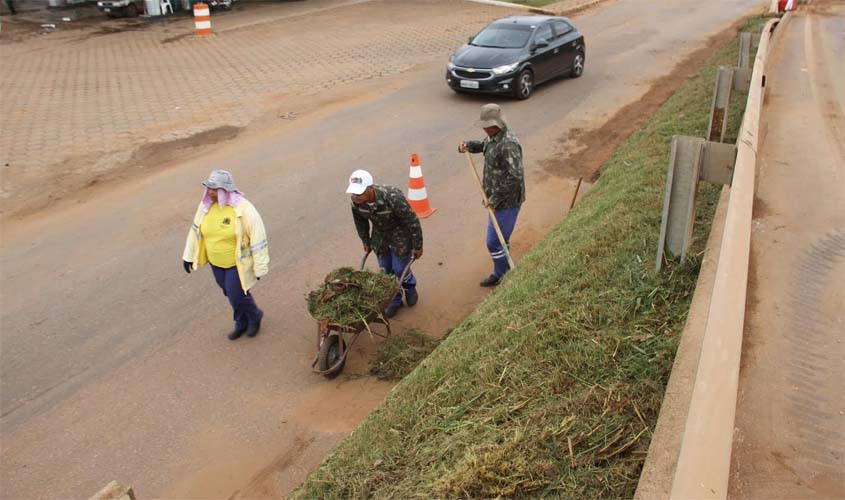 Prefeitura de Porto Velho inicia limpeza nas margens da BR-364