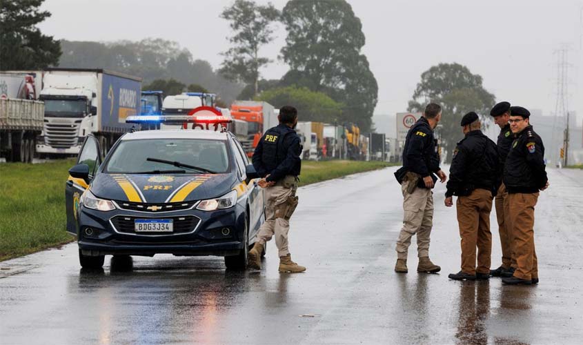 PRF registra um bloqueio parcial em rodovia federal