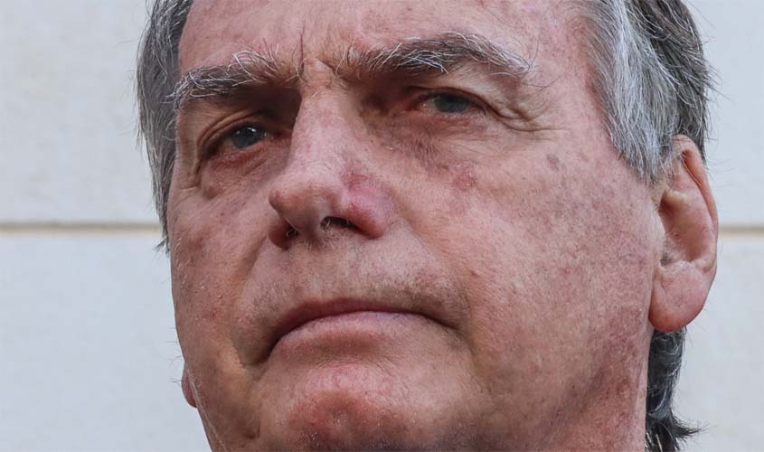 Ministro do TSE condena Bolsonaro à inelegibilidade pela terceira vez