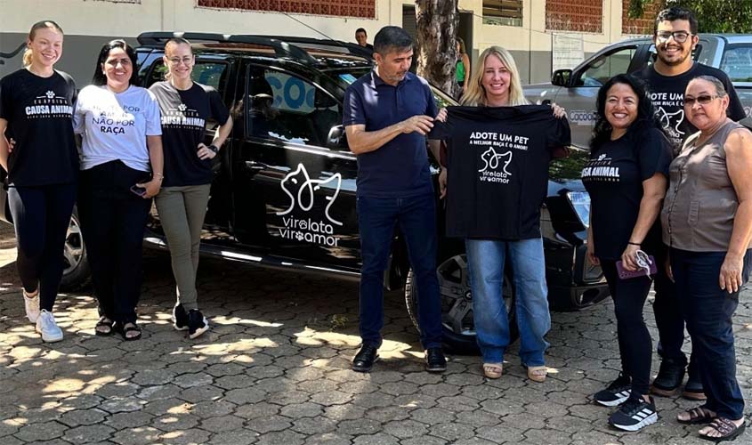 Ieda Chaves entrega veículo a associação em Cacoal