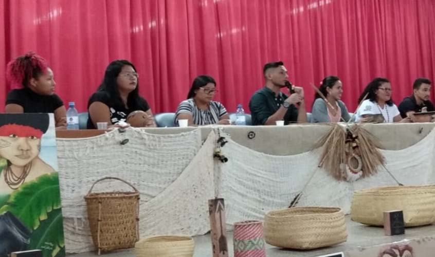 Estudantes de 40 etnias debatem educação indígena em Rondônia