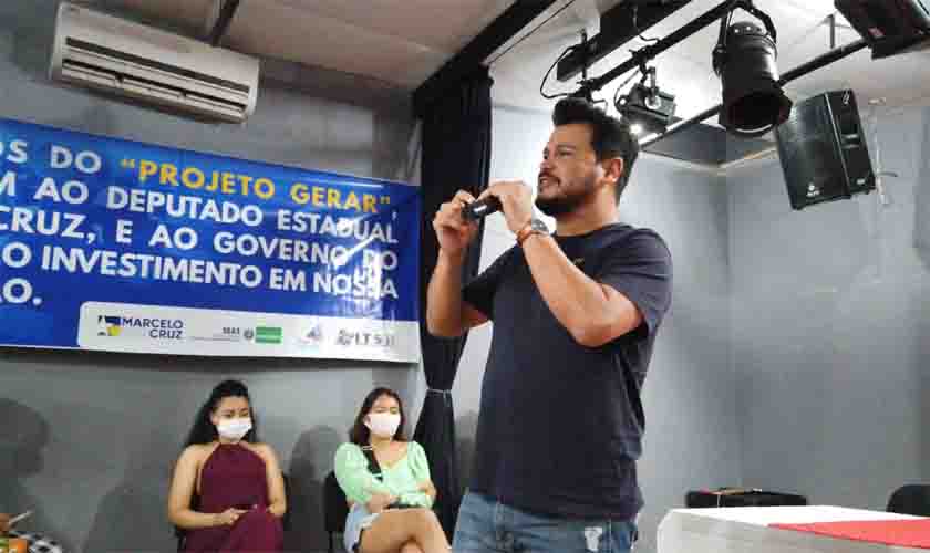 Deputado Marcelo Cruz entrega Certificados aos Alunos do Projeto GERAR
