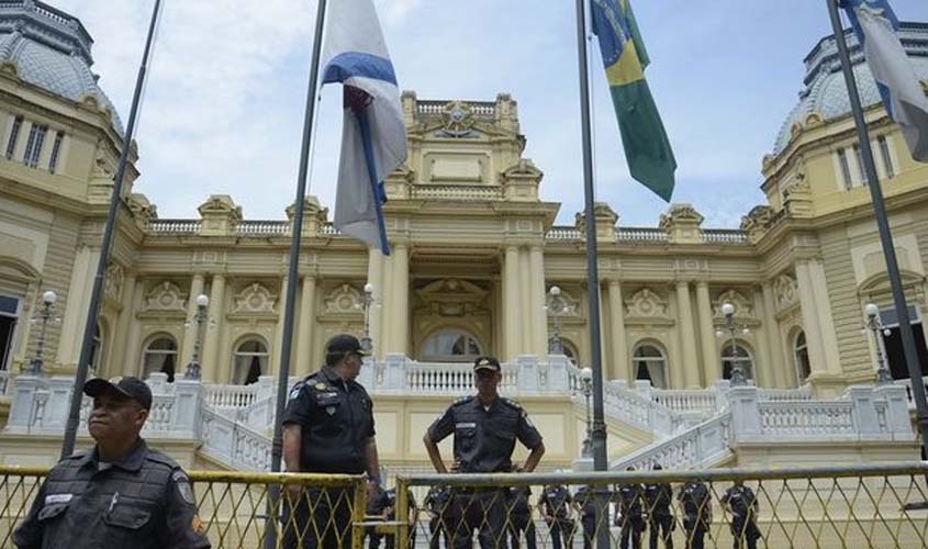 Governo do Rio quita hoje 96% dos salários de novembro