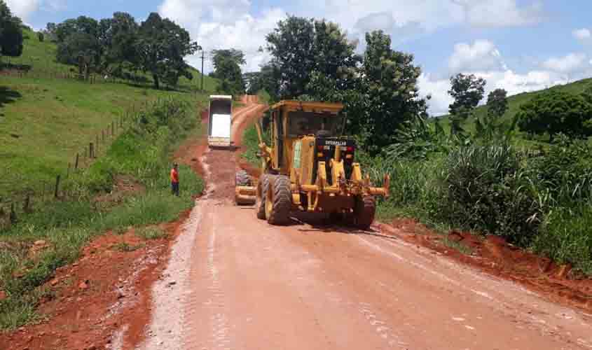 DER realiza manutenção em trechos da RO-491 que liga Santa Luzia a São Felipe