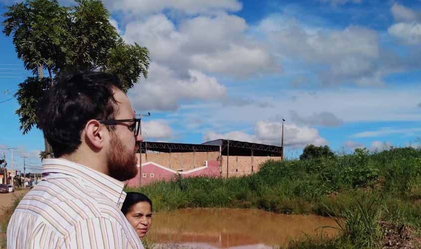  Márcio Oliveira visita o complexo poliesportivo do Bairro Três Marias e constata o total abandono