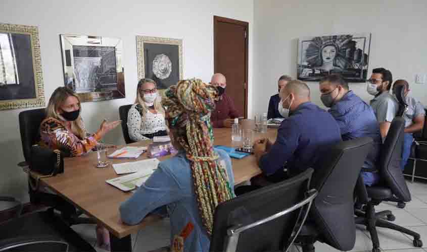 Prefeitura discute proteção aos animais de rua