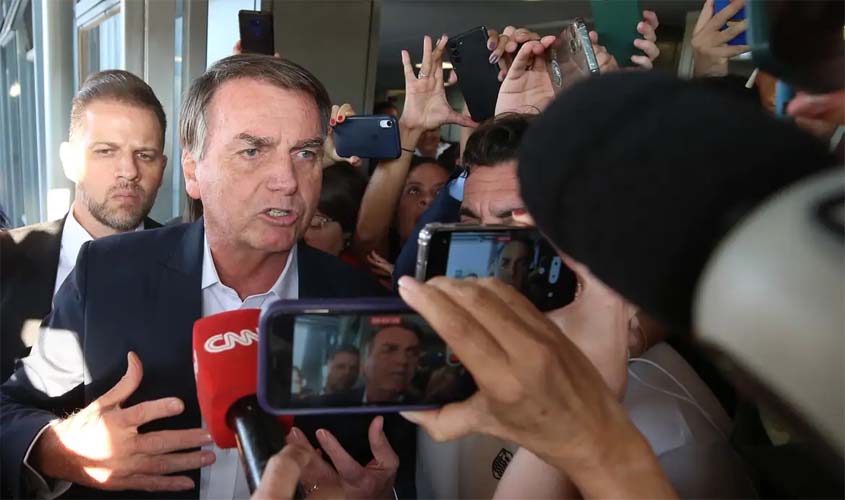 Passaporte de Bolsonaro é entregue às autoridades