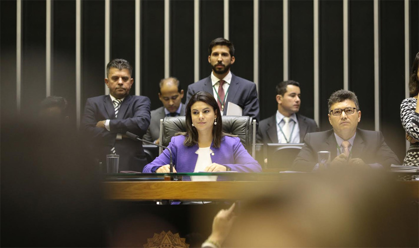 Em sessão presidida por Mariana Carvalho, Plenário aprova projetos em prol das mulheres