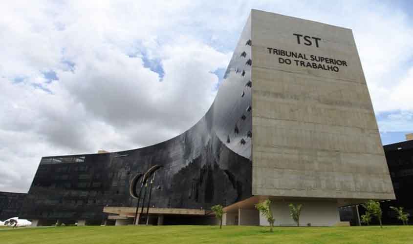 TST aplica súmula sobre dispensa discriminatória a caso de executivo com câncer