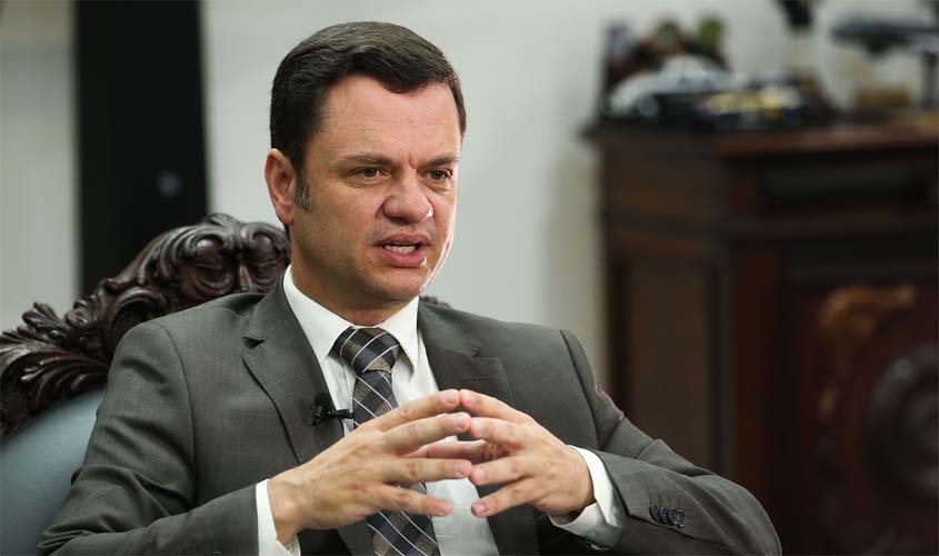 Torres deixa sede da PF após depoimento sobre ação da PRF nas eleições