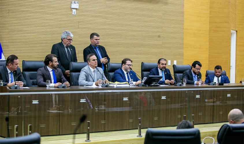 Deputados aprovam recomposição salarial para servidores da Sepog
