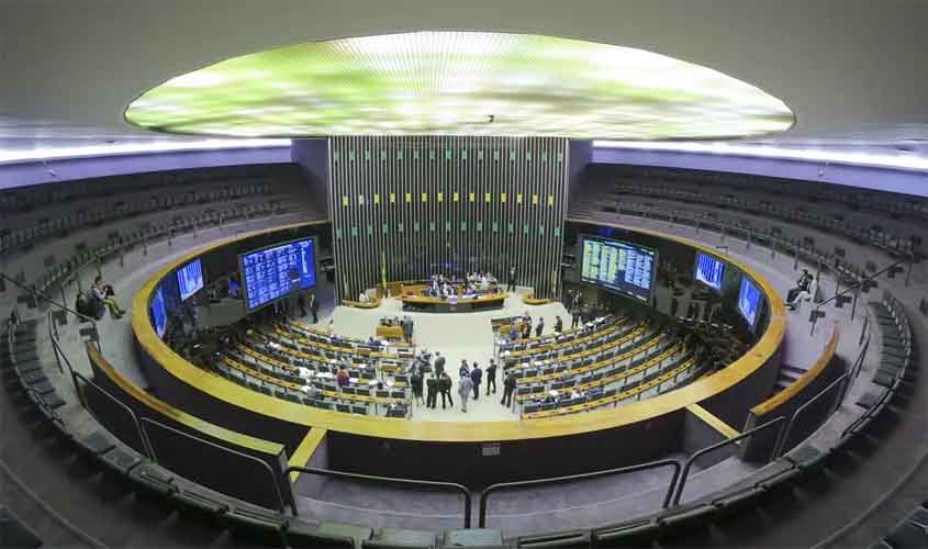 Especialistas veem manobra jurídica em decisão da Câmara sobre golpe