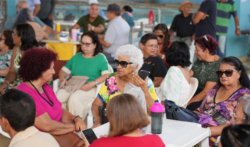 Café do Dia das Mães emociona idosos no CCI de Porto Velho