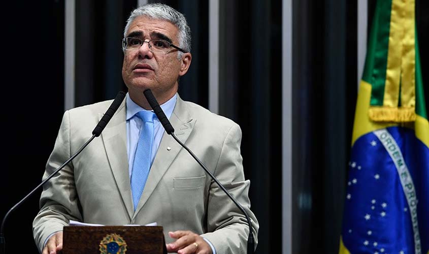 Decreto de Bolsonaro sobre porte de armas é perigoso para a nação, diz senador