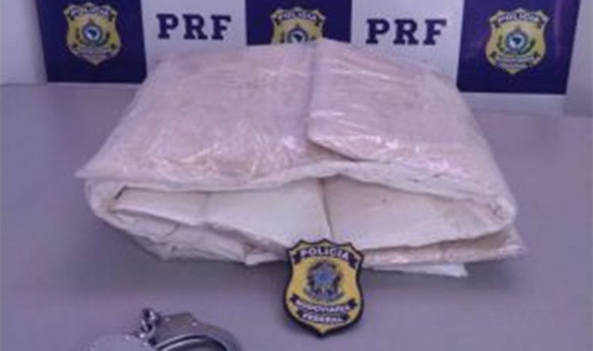 PRF prende mulher transportando mais de 5 quilos de pasta base de cocaína em RO