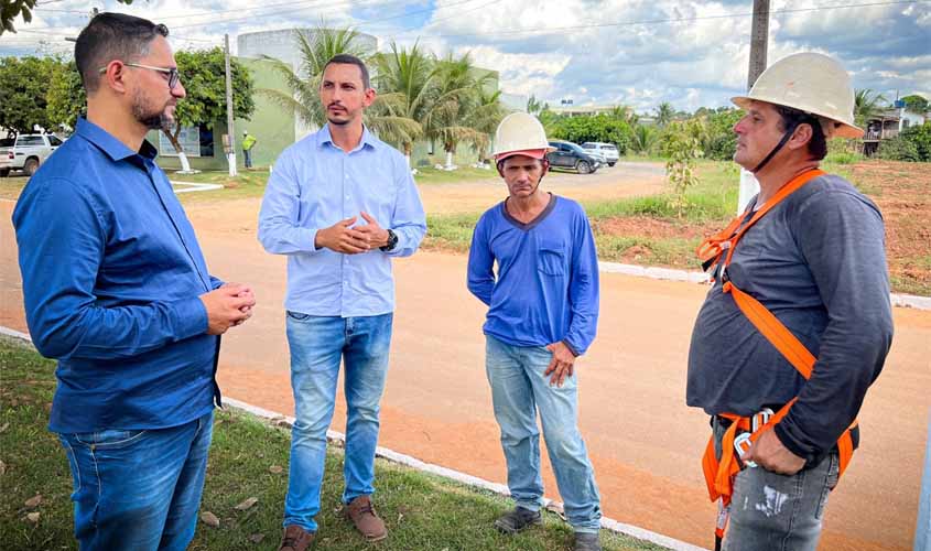  Anderson Pereira acompanha instalação de luminárias LED no município de Alta Floresta