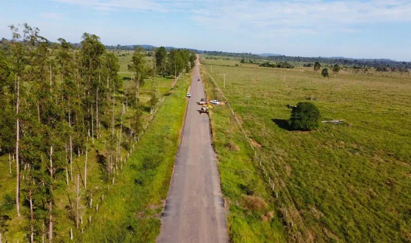 Governo realiza manutenção asfáltica na RO-257