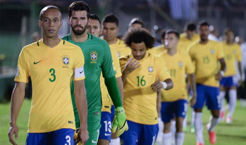 Seleção chega ao Rio sob aplausos de torcedores