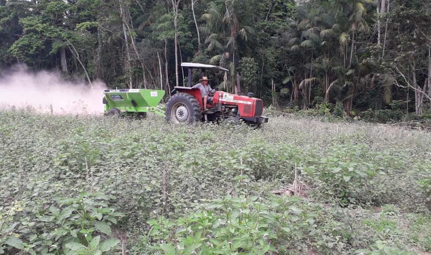 Governo do Estado entrega dez mil toneladas de calcário na primeira etapa do programa de incentivo do ProLeite