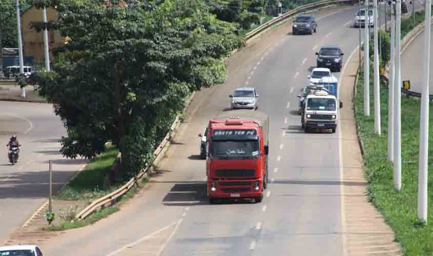 Licenciamento anual para proprietários de veículos com placa final 7 termina dia 31 de julho