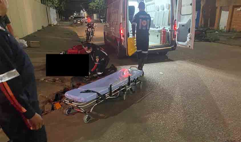 Motoboy sem habilitação fica ferido após colidir com carro em Porto Velho
