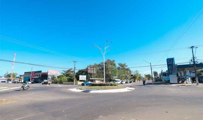 Prefeitura implanta 'fura-fila inteligente' para dar mais fluidez ao trânsito na rotatória da avenida Caúla com a Guaporé