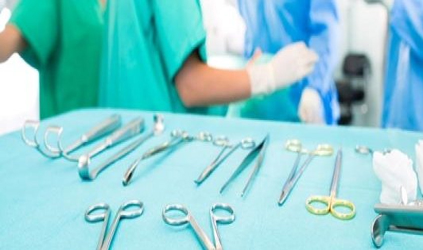 Falta de informação adequada sobre risco cirúrgico justifica indenização por danos morais