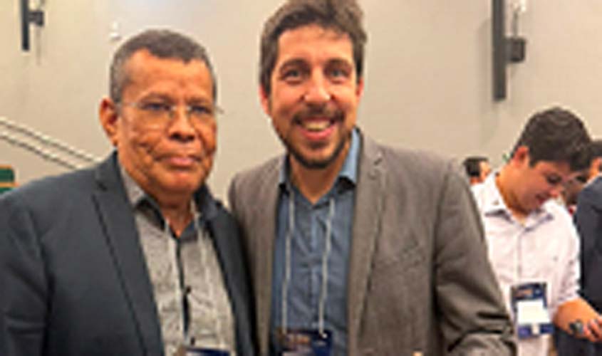 Adib é o jornalista político Rubens Coutinho, durante evento no TCE
