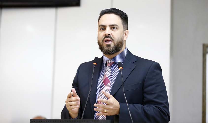 Léo Moraes pede extensão do prazo de credenciamento de autoescolas no Detran