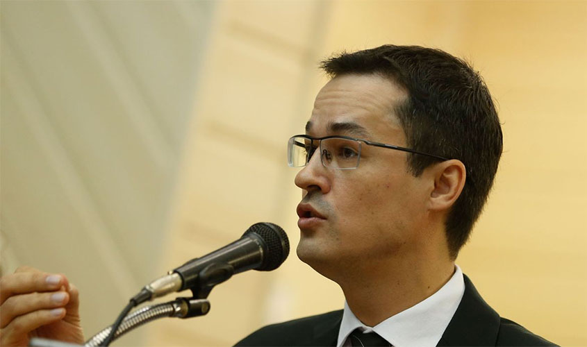 Conselho do MP pune Dallagnol com censura por posts contra Calheiros